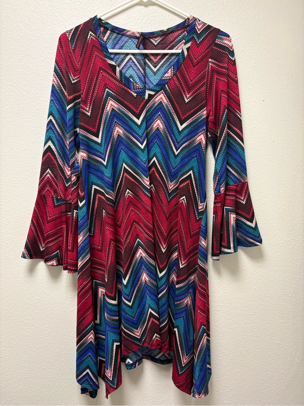 Emma Rose Women’s M RedBlue Chevron V-Neck 3/4 Bell Sleeve Knit Shift Dress Boho